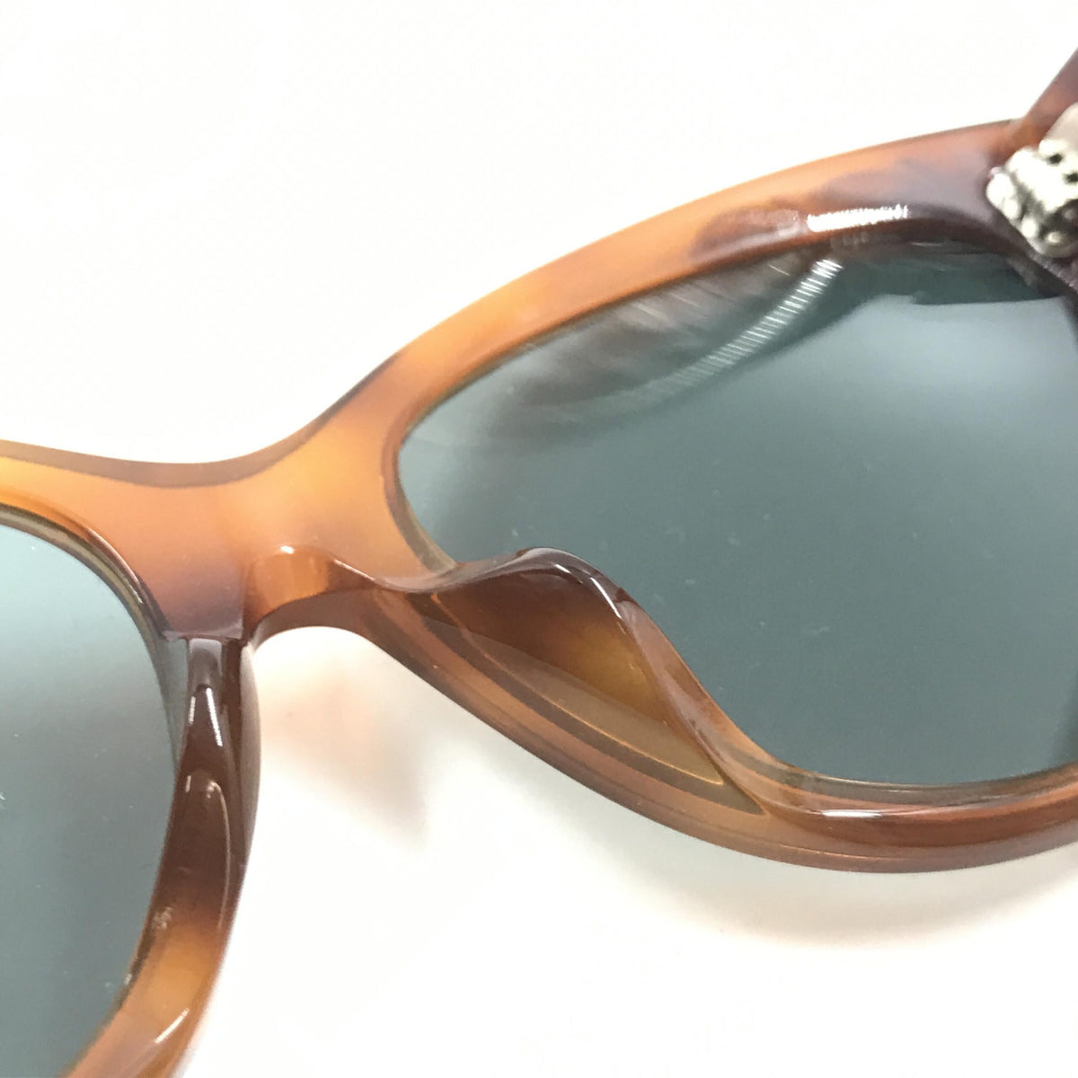 Gucci Cat Eye Sunglasses With Tortoise Shell